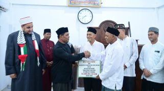 Bupati Aceh Besar Pimpin Safari Ramadhan di Masjid Mujahidin Lamlhom